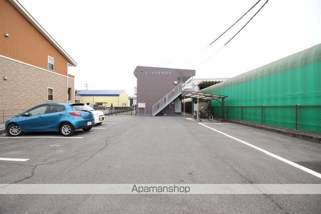 シティハイツ冨士[2DK/43.06m2]の駐車場1