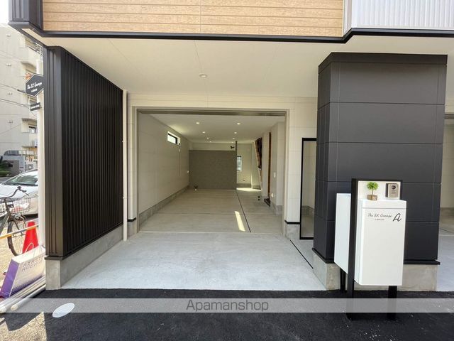 THE SK GARAGEの玄関写真