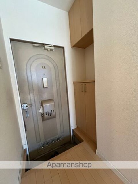 和歌山県和歌山市西小二里３丁目[1LDK/37.9m2]の玄関