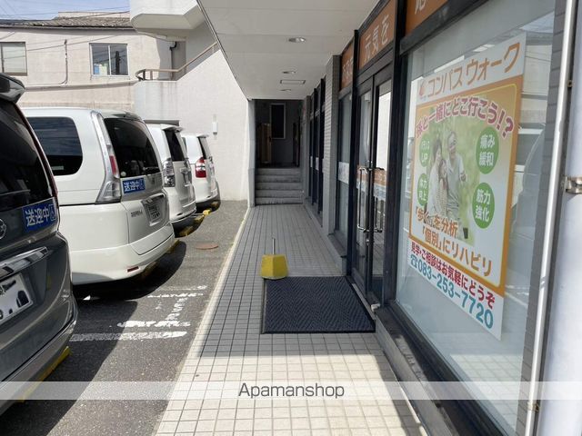 グレース綾羅木の玄関写真