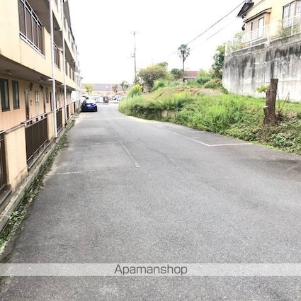 コーポ衣川[2LDK/51.03m2]の駐車場