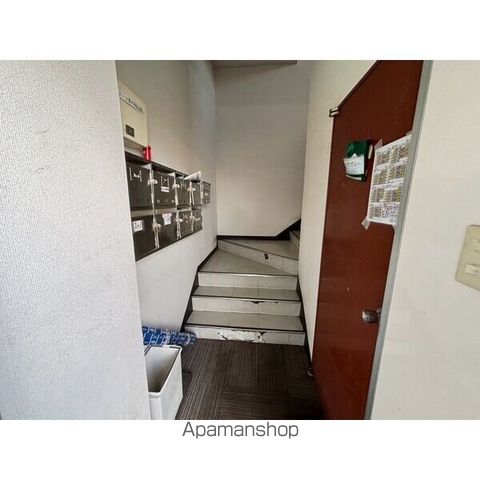 操ビルの玄関写真
