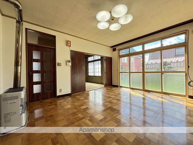 函館市 2階建 築52年の内装写真