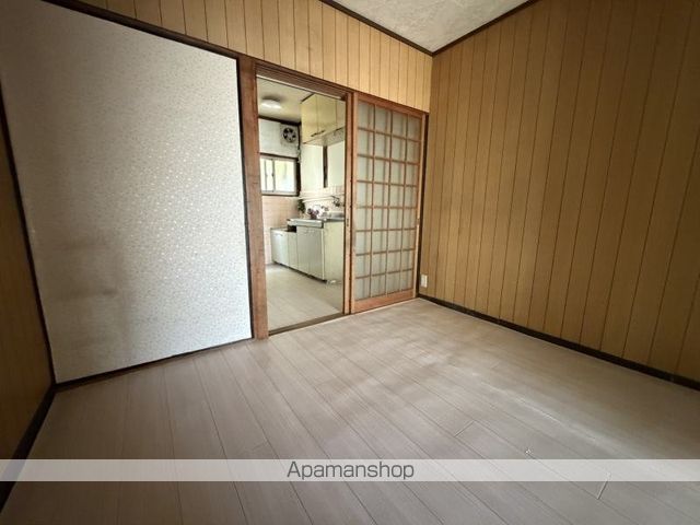 岡5丁目貸家 右の内装写真