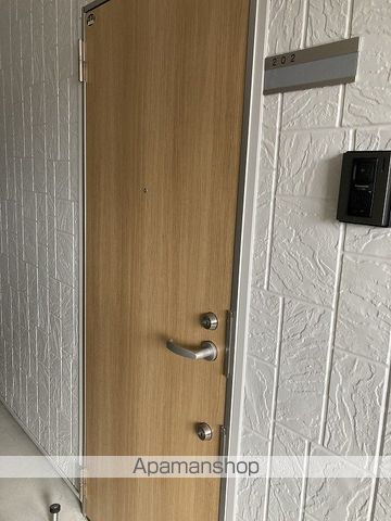 サプラス・2の玄関写真