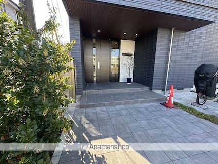 東京都昭島市緑町４丁目[1LDK/44.99m2]のエントランス