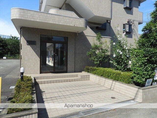 マンションウェルズ[3SDK/56m2]のエントランス1
