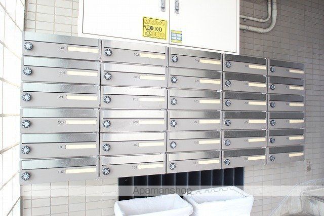 クロノス鶴瀬の玄関写真