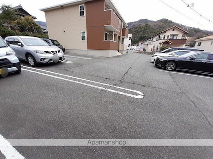 若葉Ｃ[2LDK/57.63m2]の駐車場
