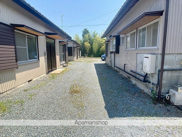 ＪＲ身延線 富士宮駅 バス乗車時間：20分 最寄りバス停で下車 徒歩7分 1階建 築44年の外観写真