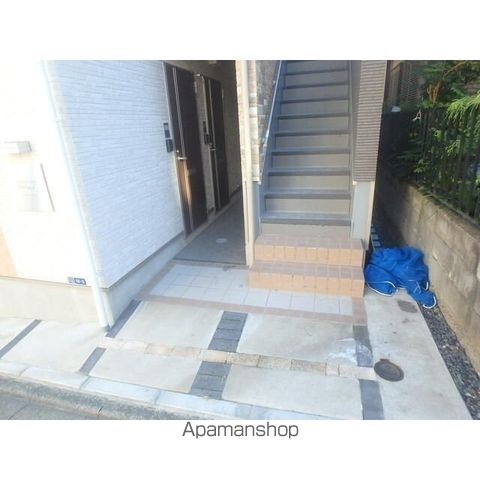 レジナ ヒルズの玄関写真