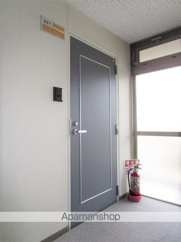 メゾンドゥマキ三輪の玄関写真