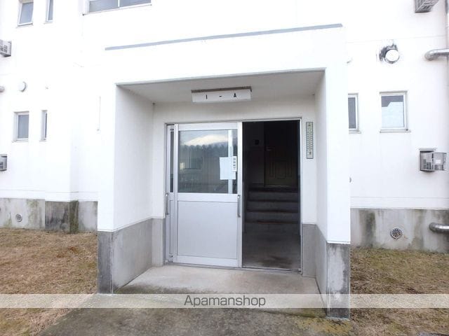 ビレッジハウス岩村田1号棟の玄関写真