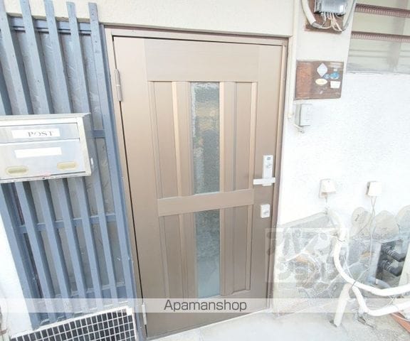 梅津罧原町貸家 東から1軒目の玄関写真