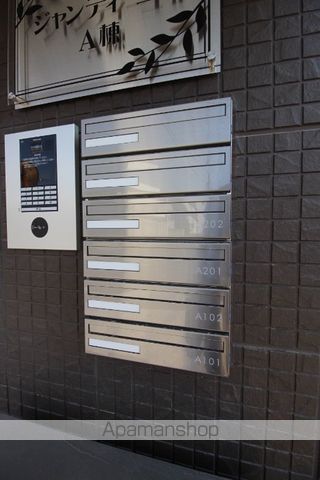 ジャンティーユII A棟の玄関写真
