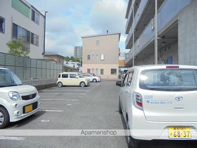 高知県高知市愛宕町４丁目[1K/20m2]の駐車場2