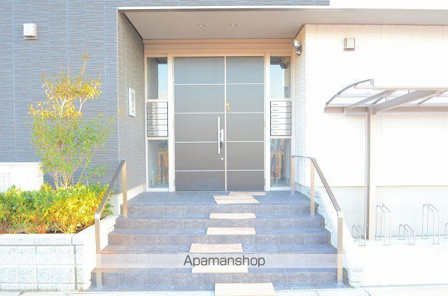 カーサクレア八潮の玄関写真