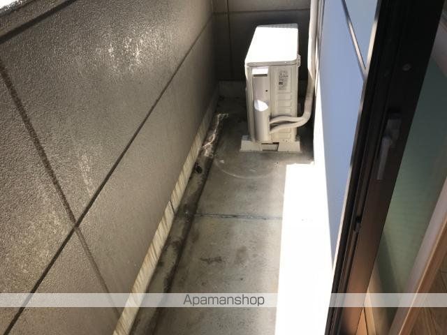 スクエア緑の内装写真
