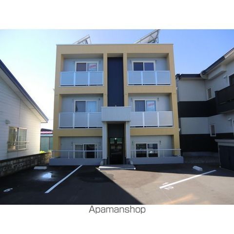 勇払郡安平町追分本町のアパートの外観1