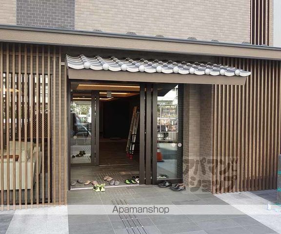 東海道本線 京都駅 徒歩19分 7階建 築6年の玄関写真
