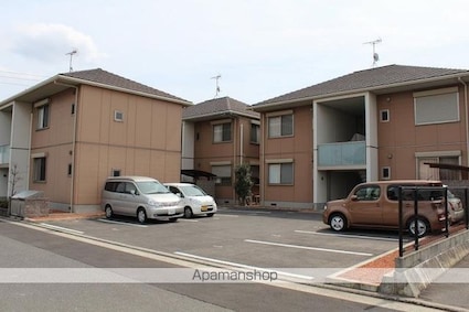 ルミエール松縄Ａ棟[1LDK/42.78m2]の駐車場