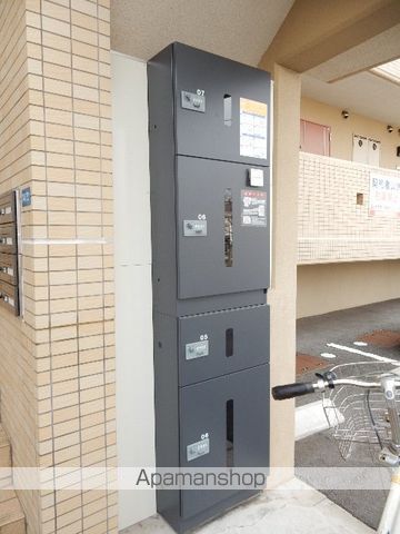 West Court Bの外観写真