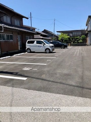 ルアーナスクエア[1LDK/56.72m2]の駐車場2