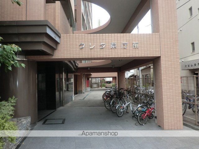 クレタ県庁前の玄関写真
