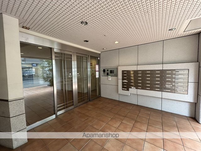 CASSIA江坂の玄関写真