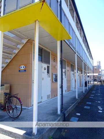 パレス萩野町の玄関写真