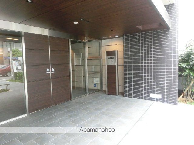 コンフォリア心斎橋EASTの玄関写真