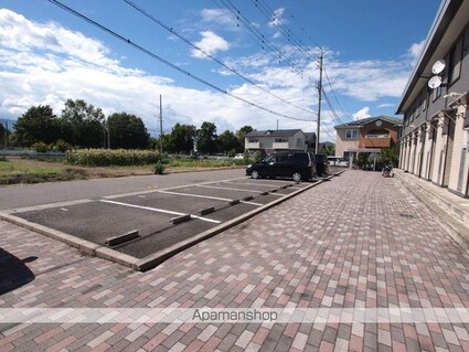 レオパレスパークハイム[2DK/49.2m2]の駐車場
