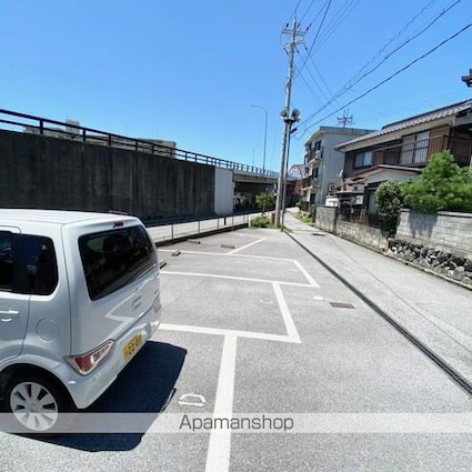 サンレークパイン[1K/30m2]の駐車場