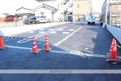 レオネクストセゾンＭＫ[1K/27.16m2]の駐車場2