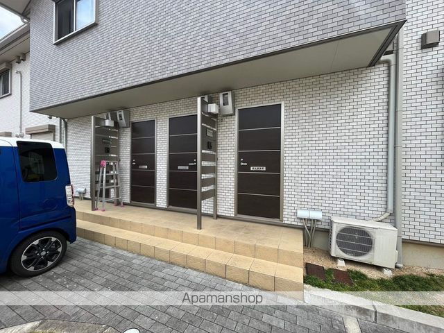 MAISON F B棟の玄関写真