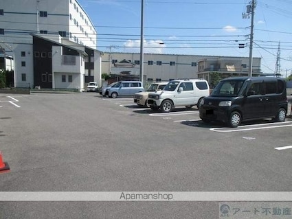 フォブールシュエット[2LDK/56.33m2]の駐車場