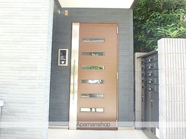 CASA SENZOKUの玄関写真