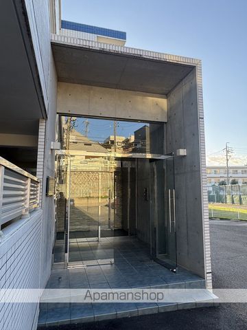 VINGT ET UN BONHEUR 表山の玄関写真