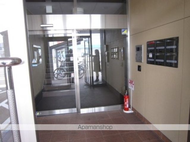 ヴィヴァーチェ曙の玄関写真