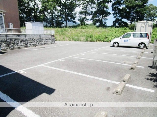 レオパレスエグランティーヌの外観写真