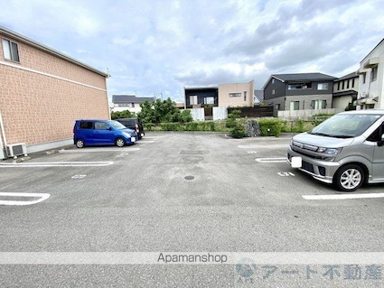 グローリーアース[1K/31.57m2]の駐車場