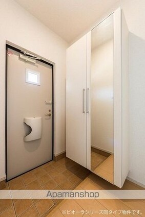 メゾン　コンソラトゥールＡ[1LDK/47.08m2]の玄関