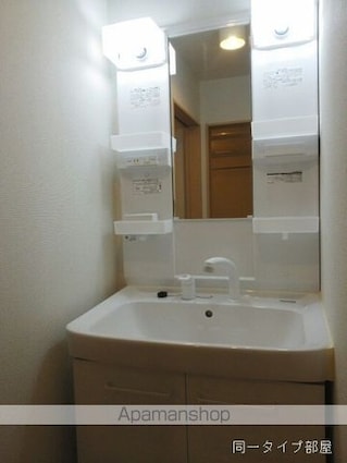 トレフル　Ｊ[2LDK/60.75m2]の洗面所