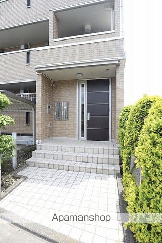 セゾントレビナの玄関写真