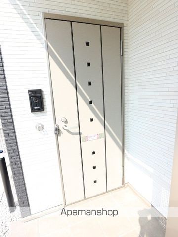 オ・クレールIIの玄関写真