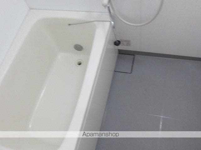 小さな庭の内装写真