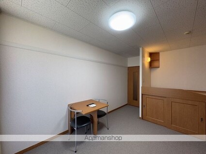 レオパレス上髙地[1K/23.18m2]のリビング・居間3