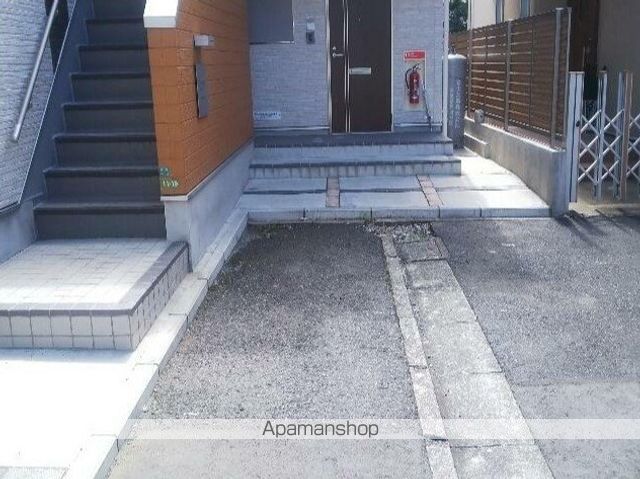 WALEA明大前の玄関写真