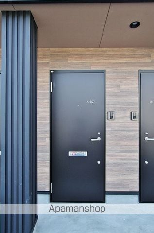 ピース・カレイドA棟の玄関写真