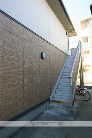 メイプルコート旭丘Aの玄関写真